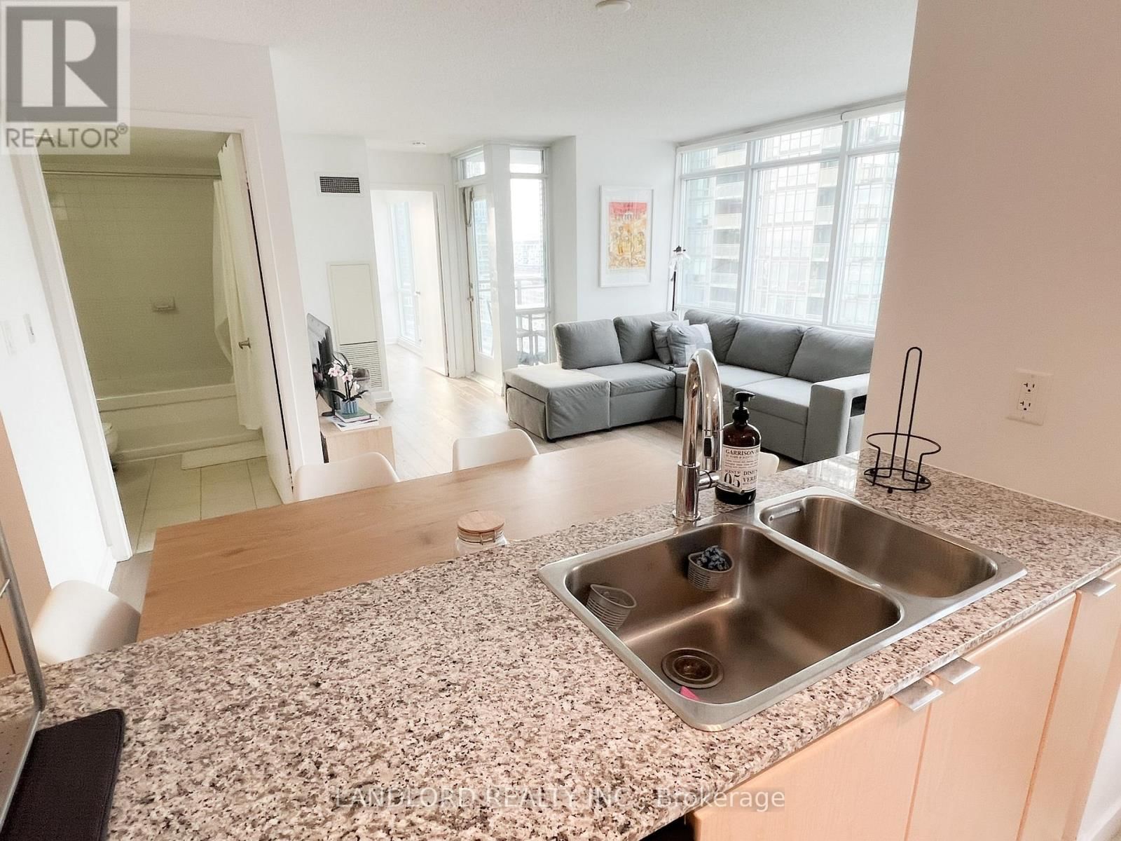 2203 - 11 BRUNEL COURT Image 3