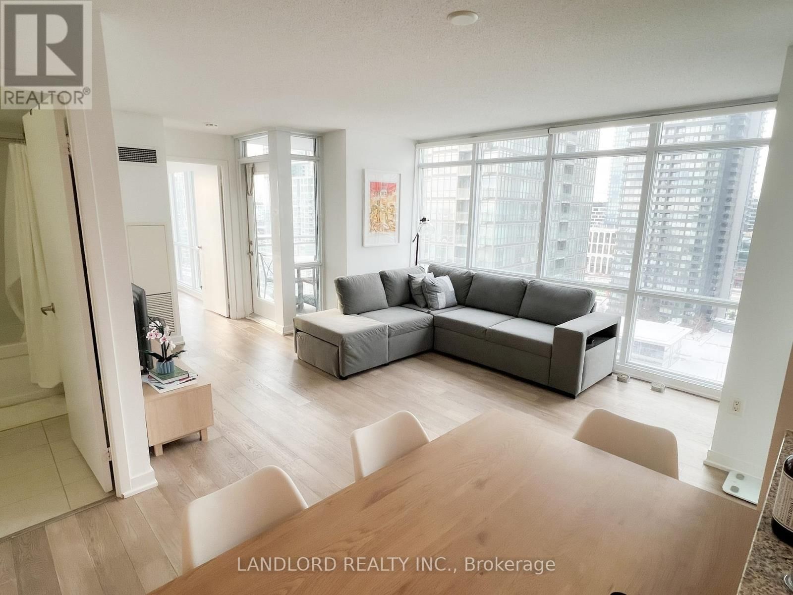 2203 - 11 BRUNEL COURT Image 6