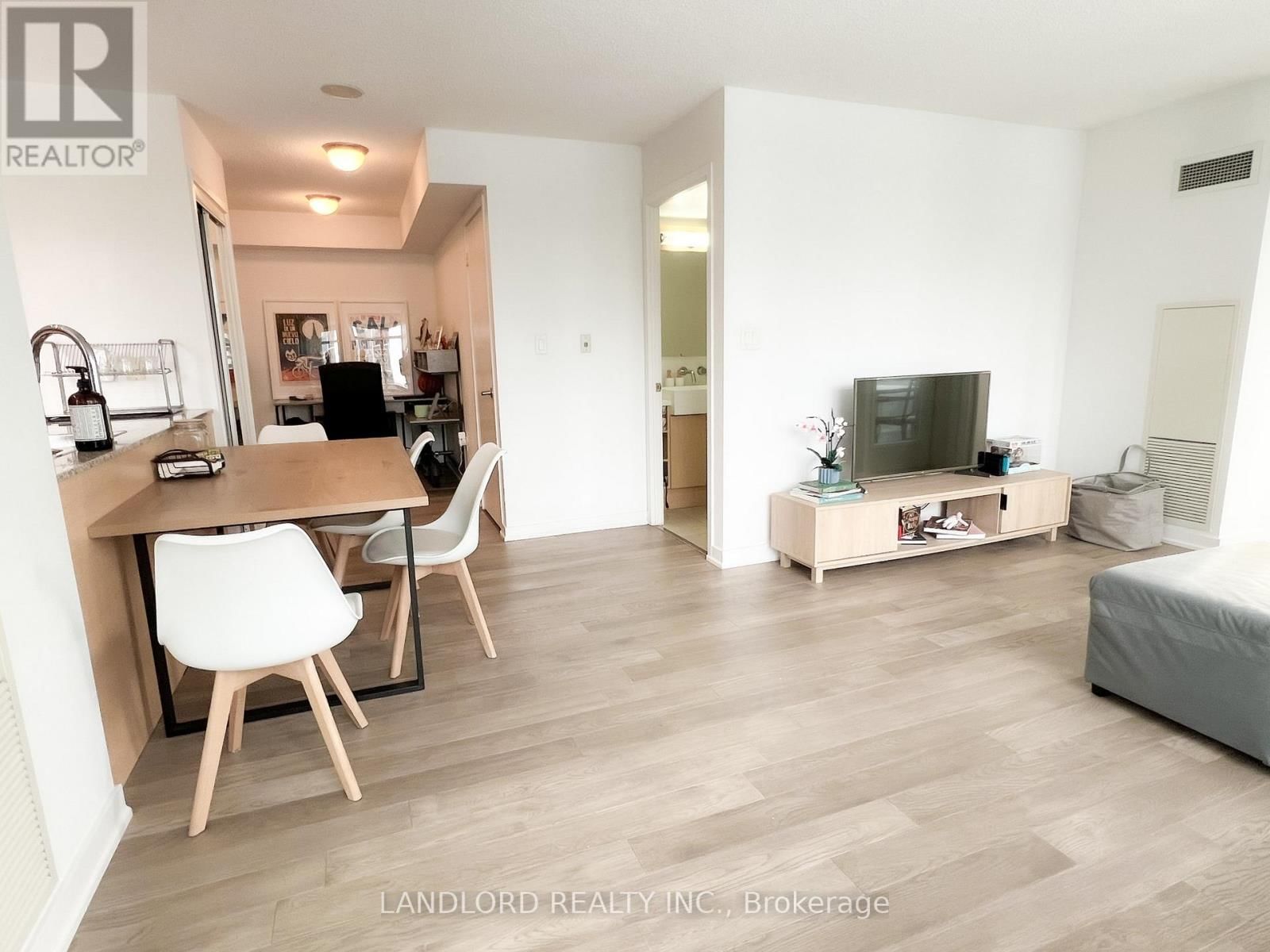 2203 - 11 BRUNEL COURT Image 7