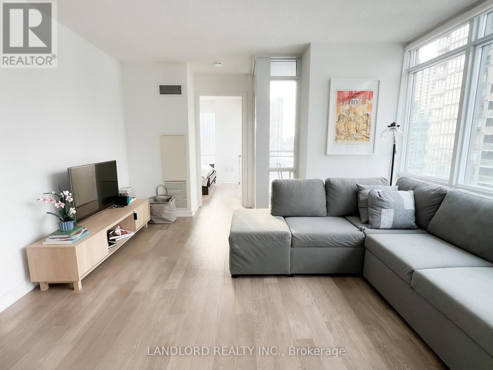 2203 - 11 BRUNEL COURT Image 8