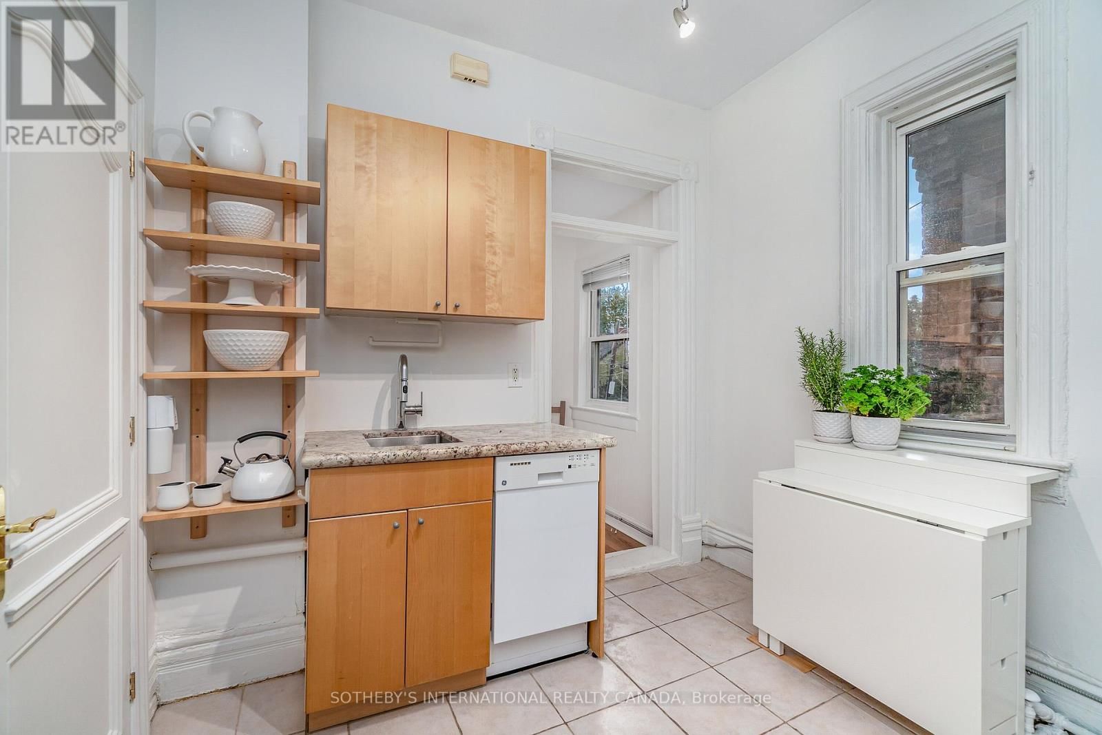 3 - 225 MAJOR STREET Image 3