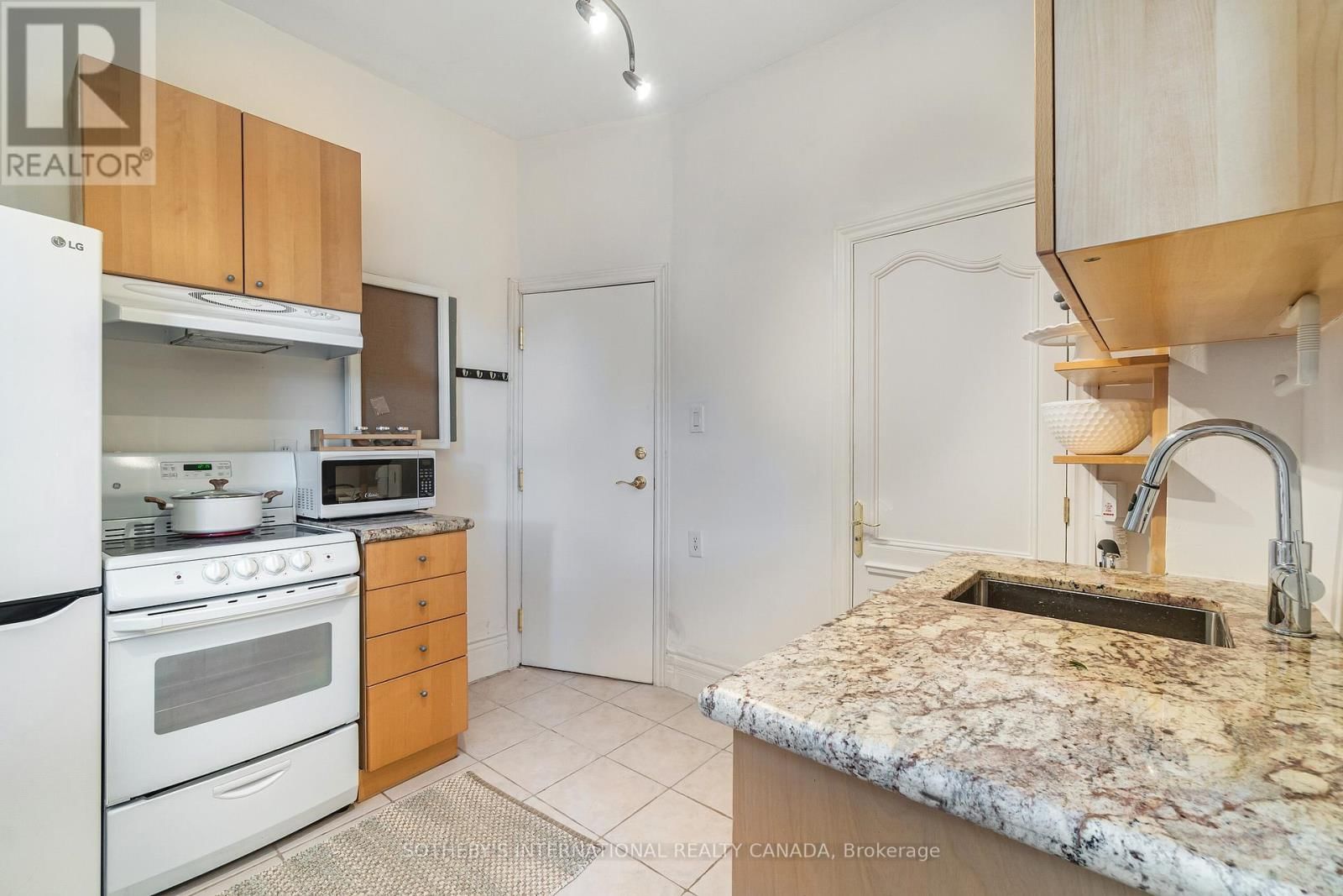 3 - 225 MAJOR STREET Image 4