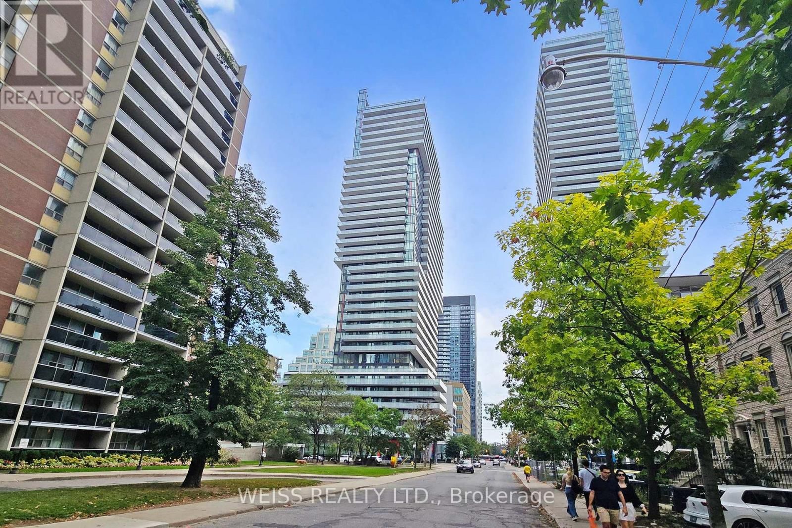 520 - 185 ROEHAMPTON AVENUE Image 1