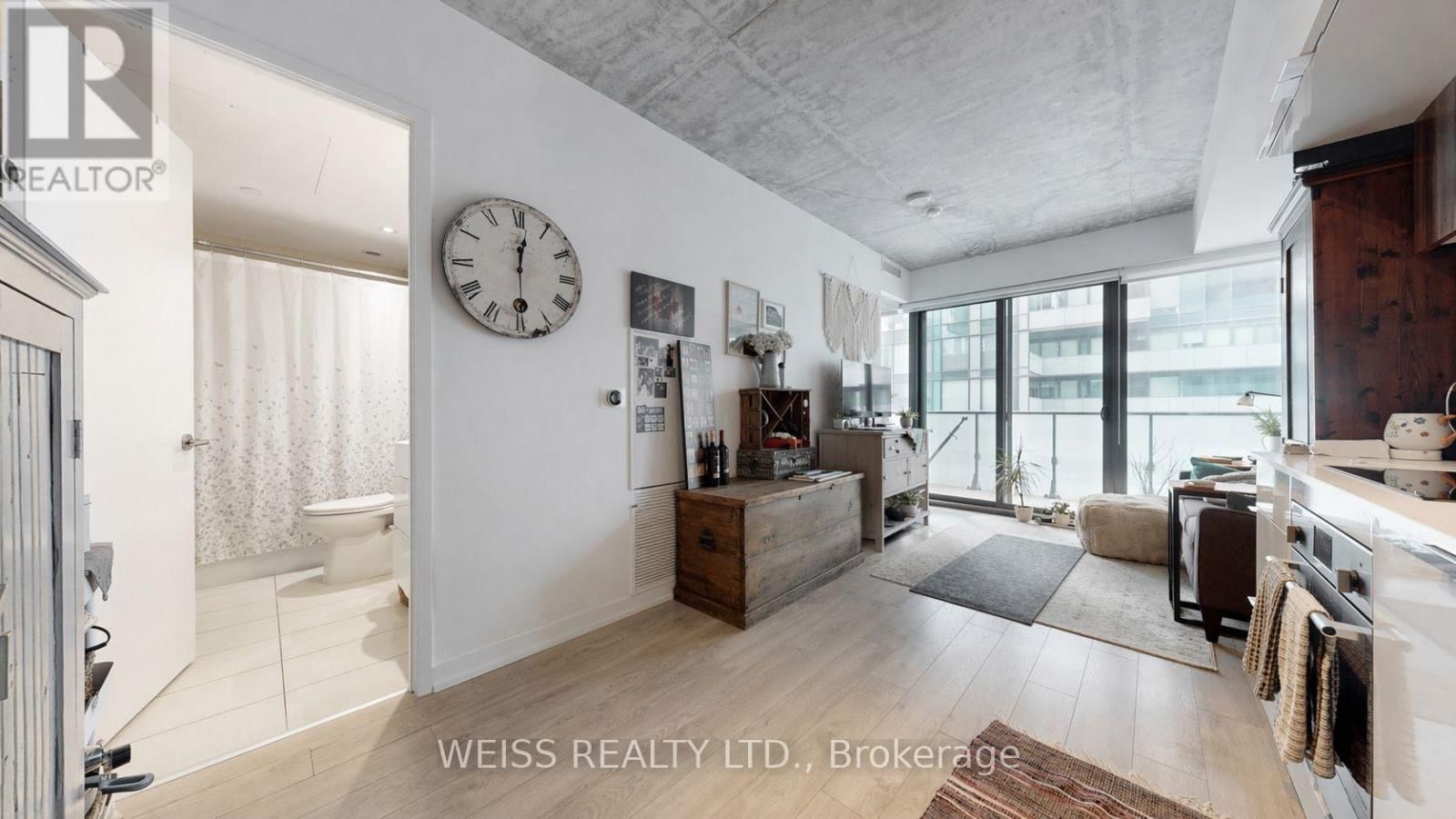 520 - 185 ROEHAMPTON AVENUE Image 24