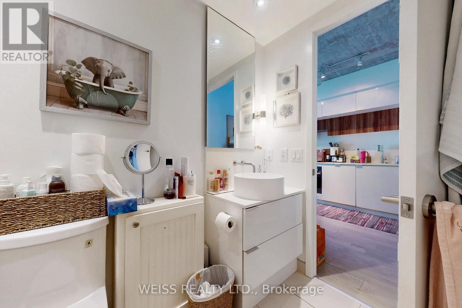 520 - 185 ROEHAMPTON AVENUE Image 32