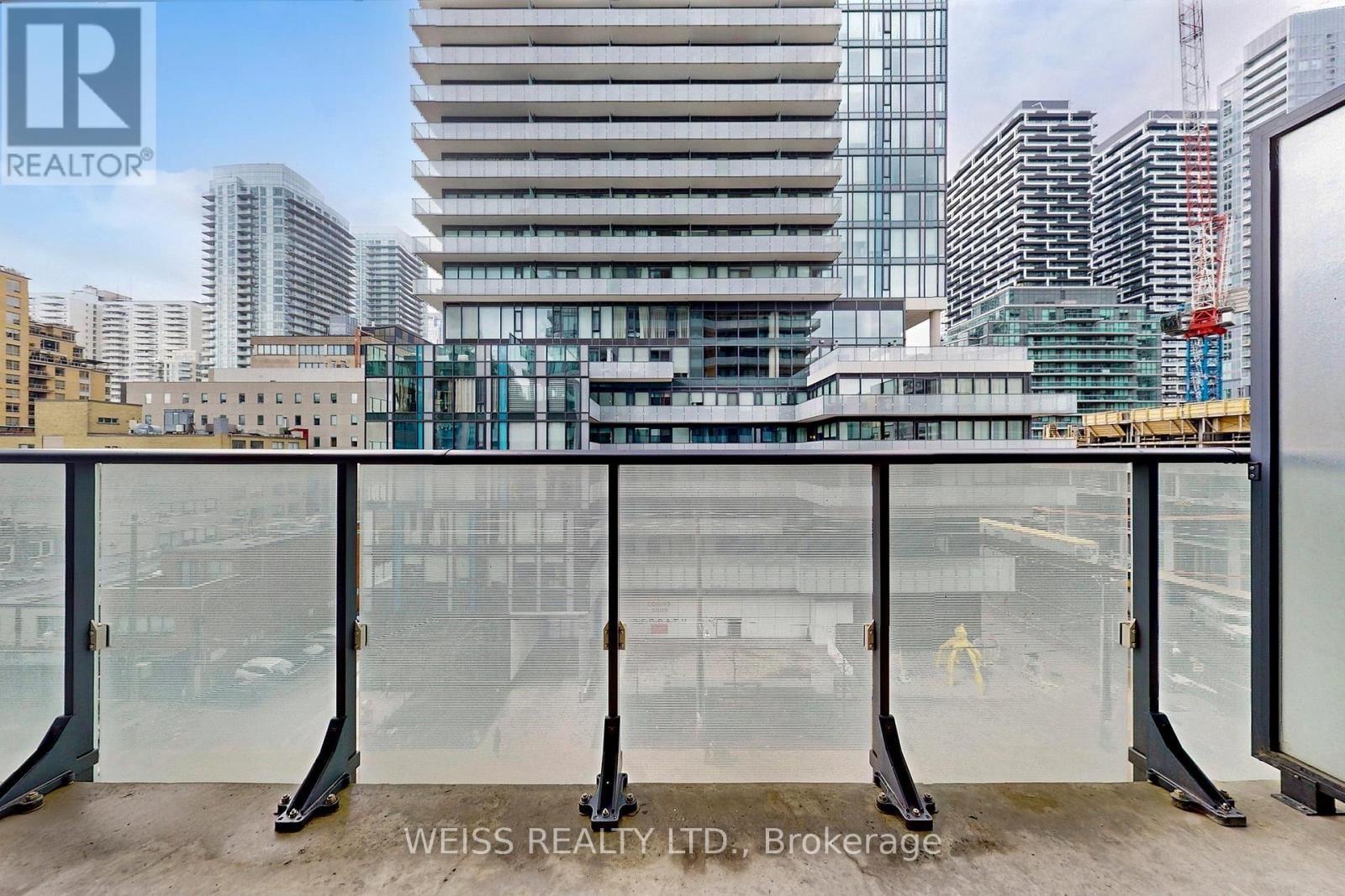 520 - 185 ROEHAMPTON AVENUE Image 35