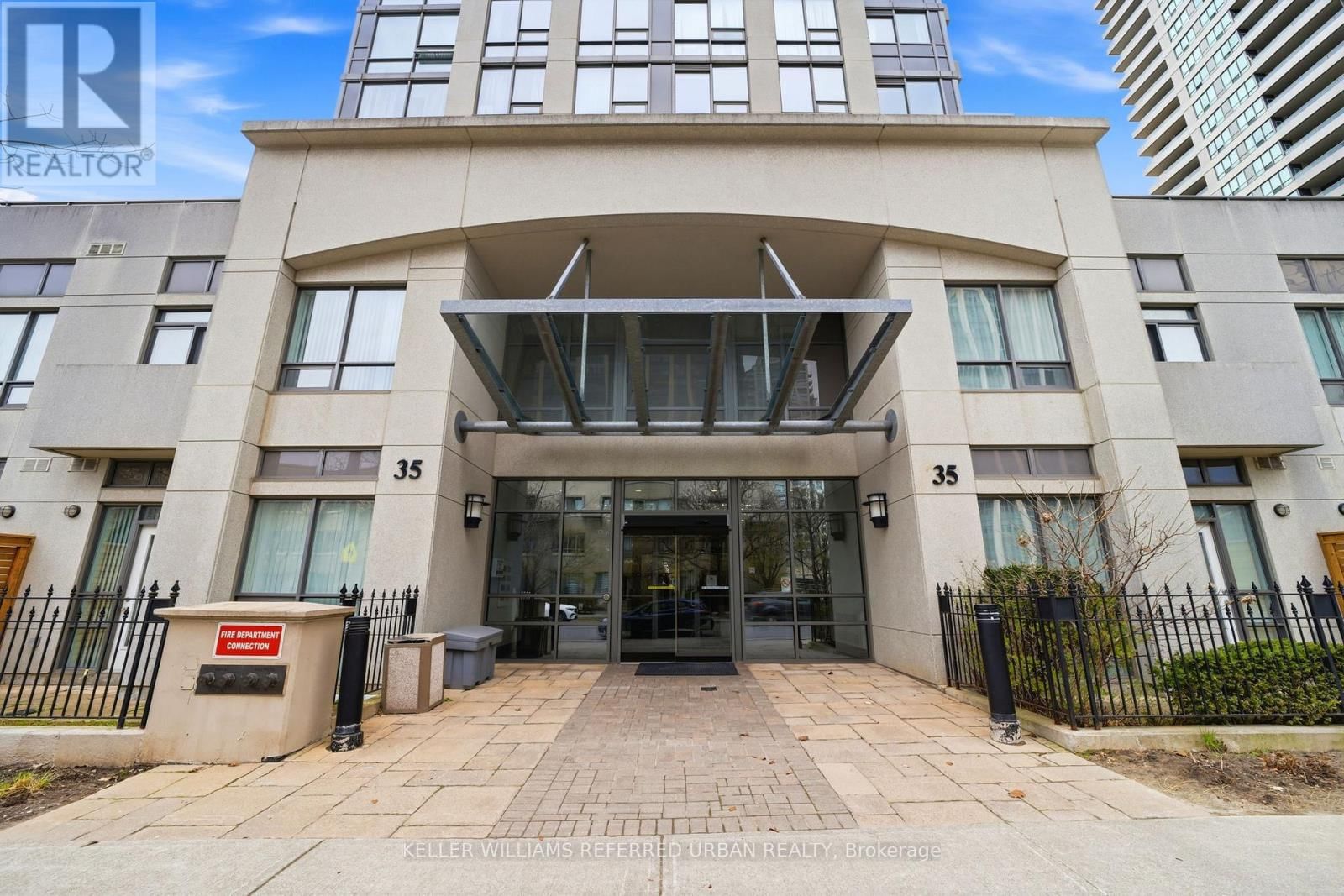 1616 - 35 HOLLYWOOD AVENUE Image 2