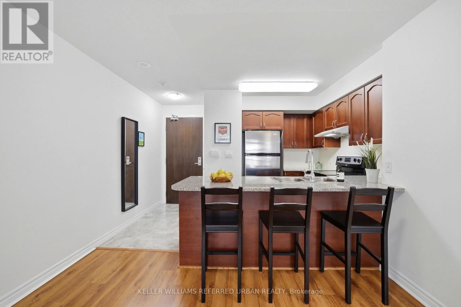 1616 - 35 HOLLYWOOD AVENUE Image 6