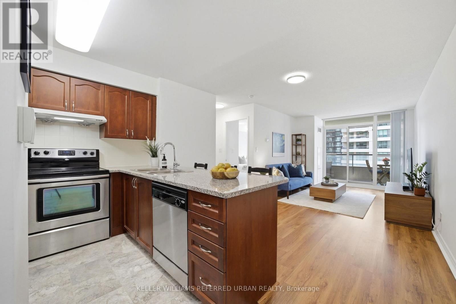 1616 - 35 HOLLYWOOD AVENUE Image 7