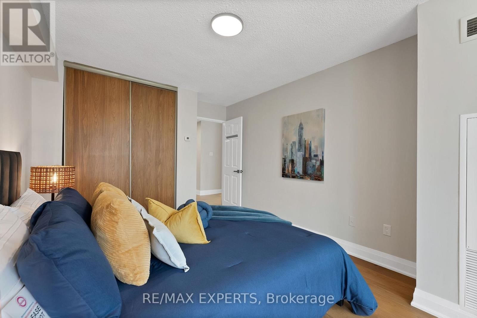 1114 - 45 CARLTON STREET Image 12