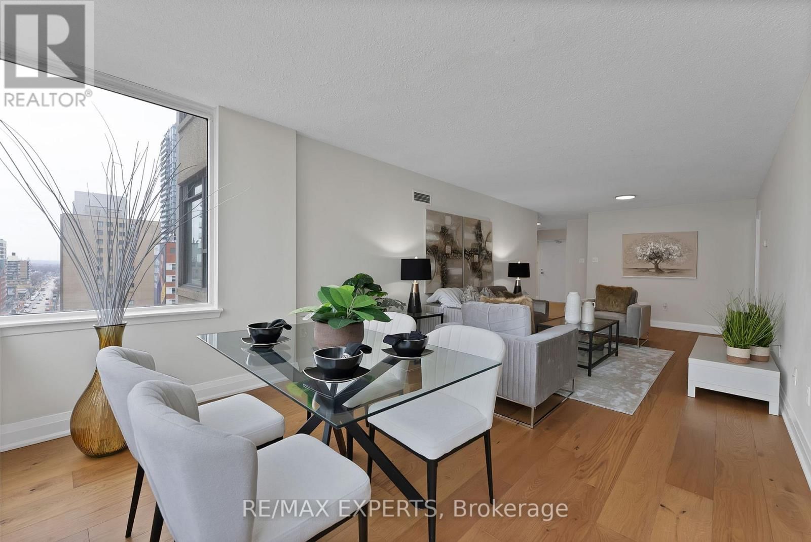 1114 - 45 CARLTON STREET Image 24