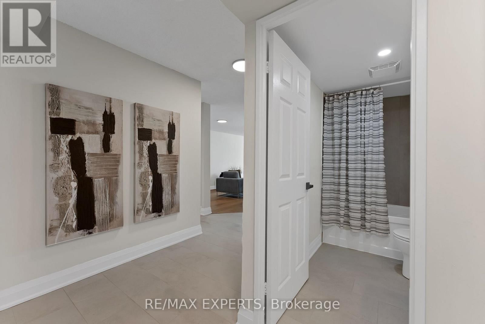 1114 - 45 CARLTON STREET Image 28