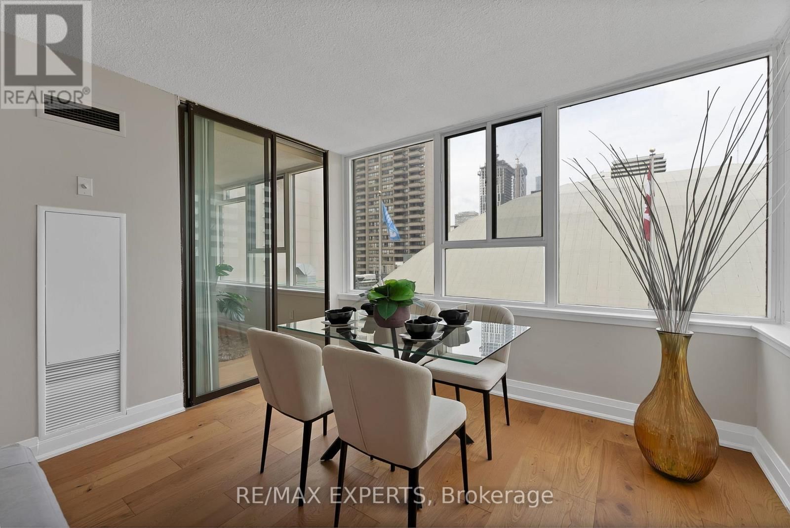 1114 - 45 CARLTON STREET Image 30