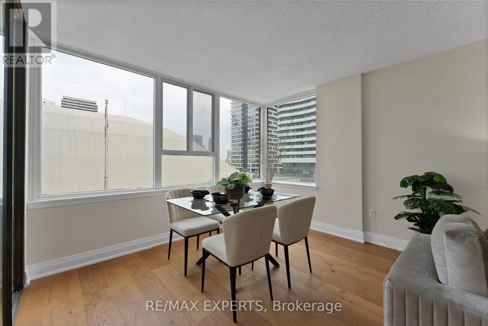 1114 - 45 CARLTON STREET Image 31