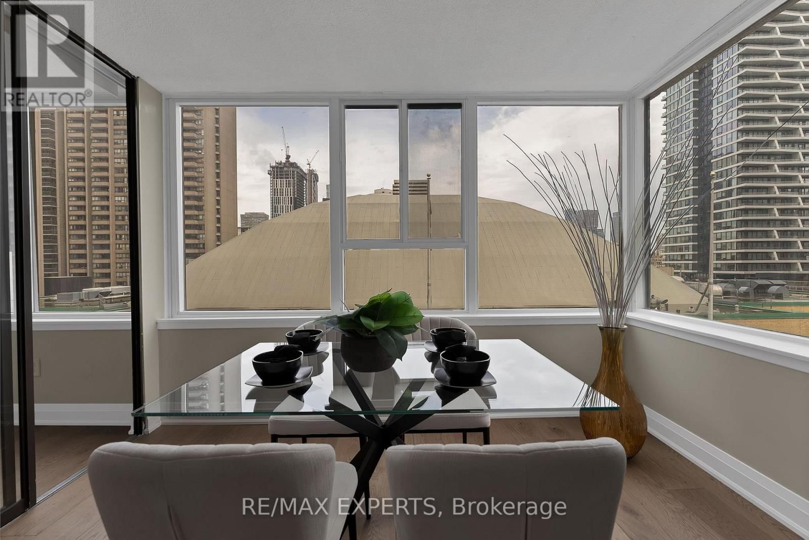 1114 - 45 CARLTON STREET Image 33