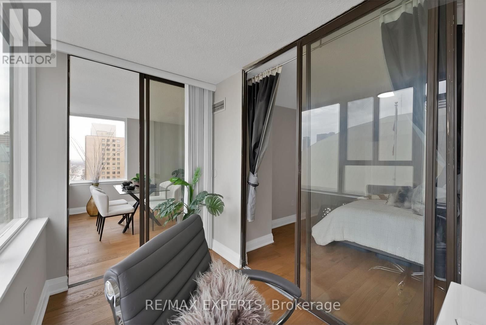 1114 - 45 CARLTON STREET Image 36