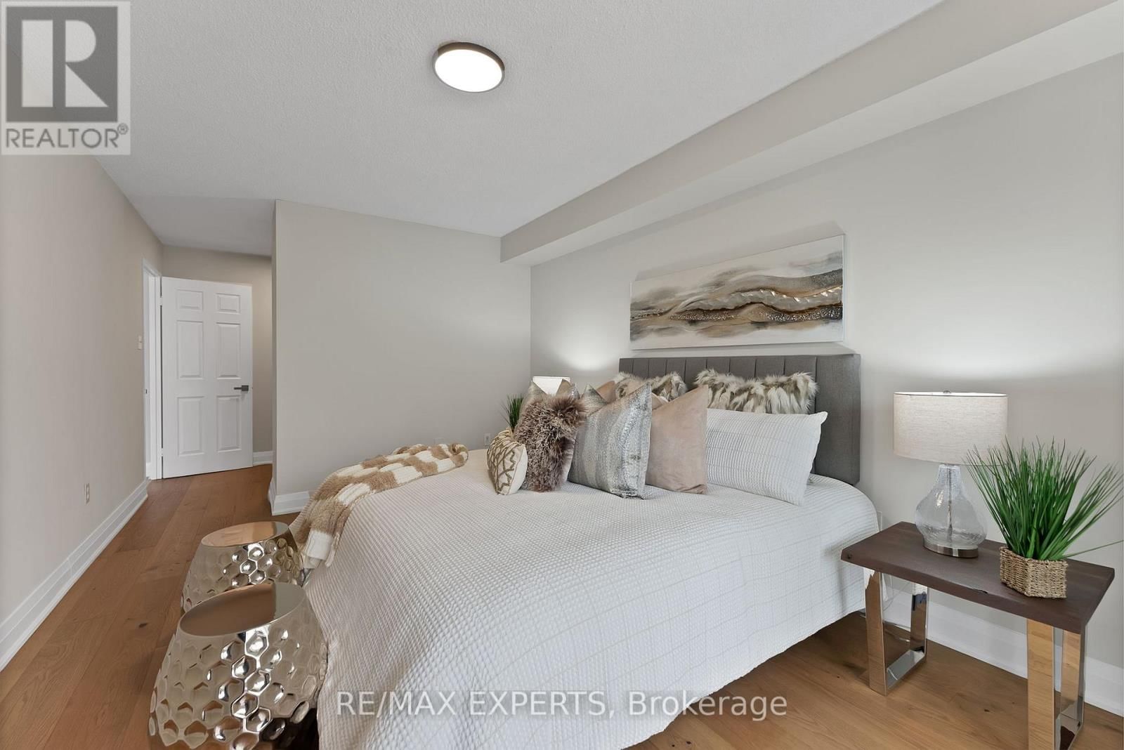 1114 - 45 CARLTON STREET Image 37