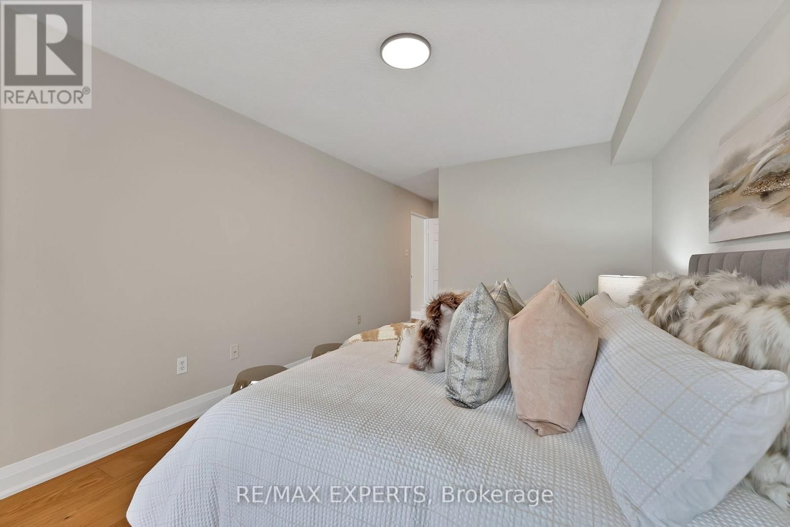 1114 - 45 CARLTON STREET Image 38