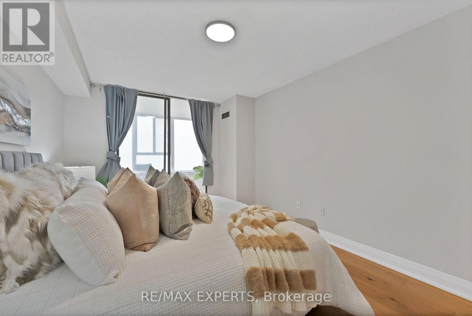 1114 - 45 CARLTON STREET Image 40