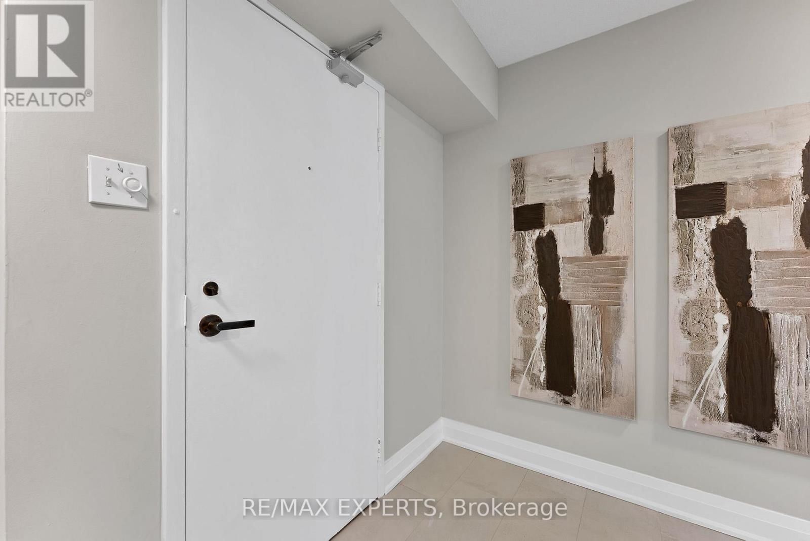 1114 - 45 CARLTON STREET Image 6