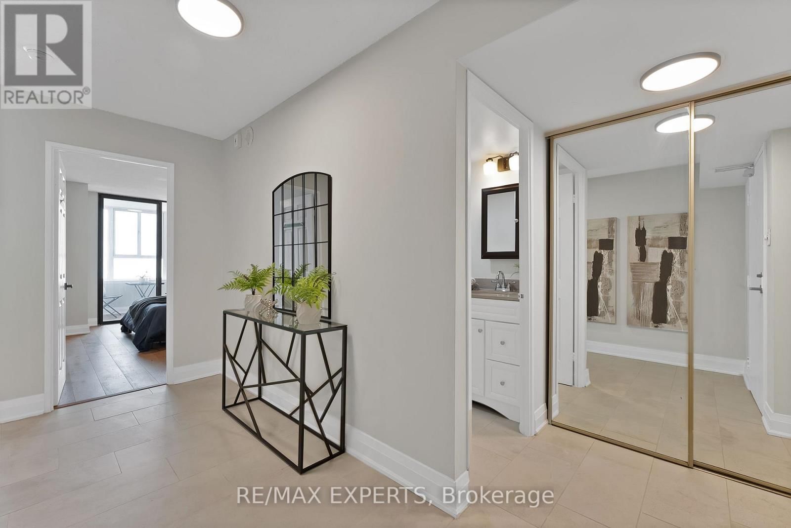 1114 - 45 CARLTON STREET Image 7