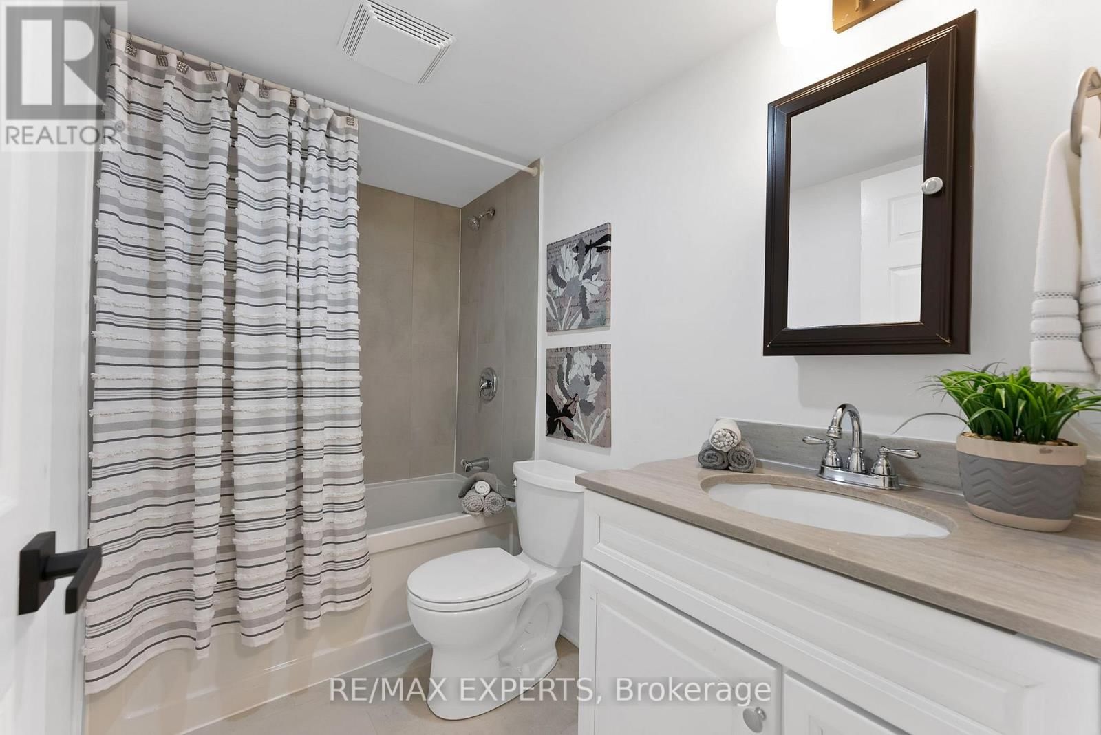 1114 - 45 CARLTON STREET Image 8