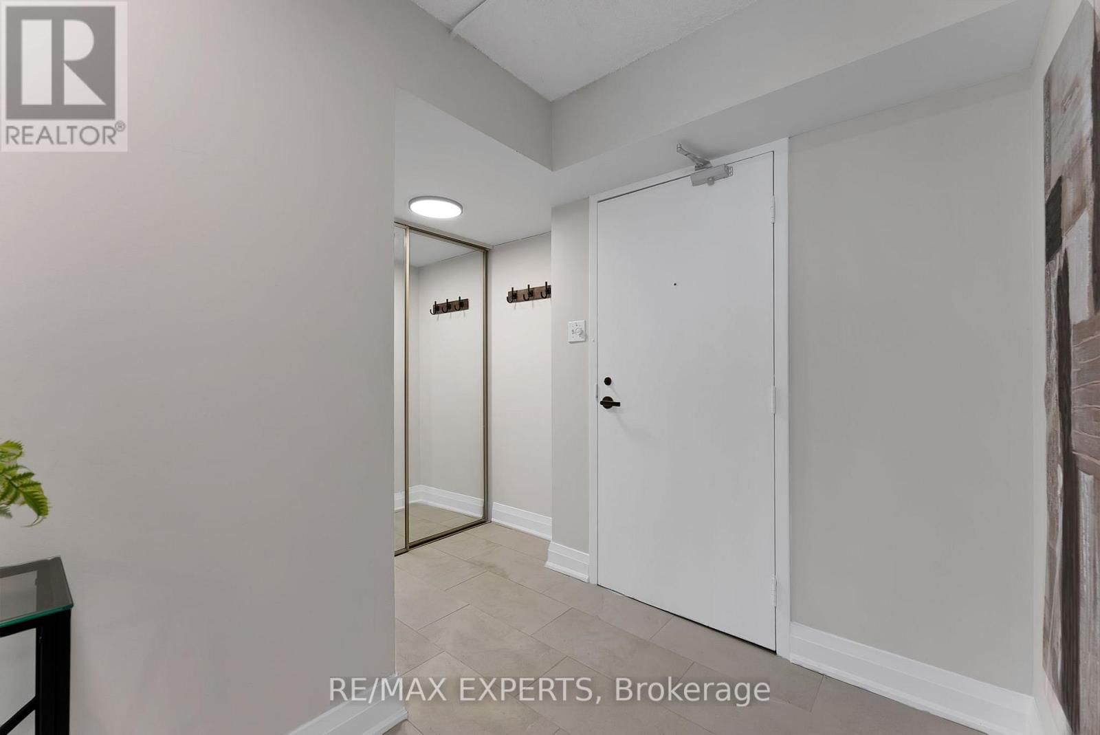 1114 - 45 CARLTON STREET Image 9