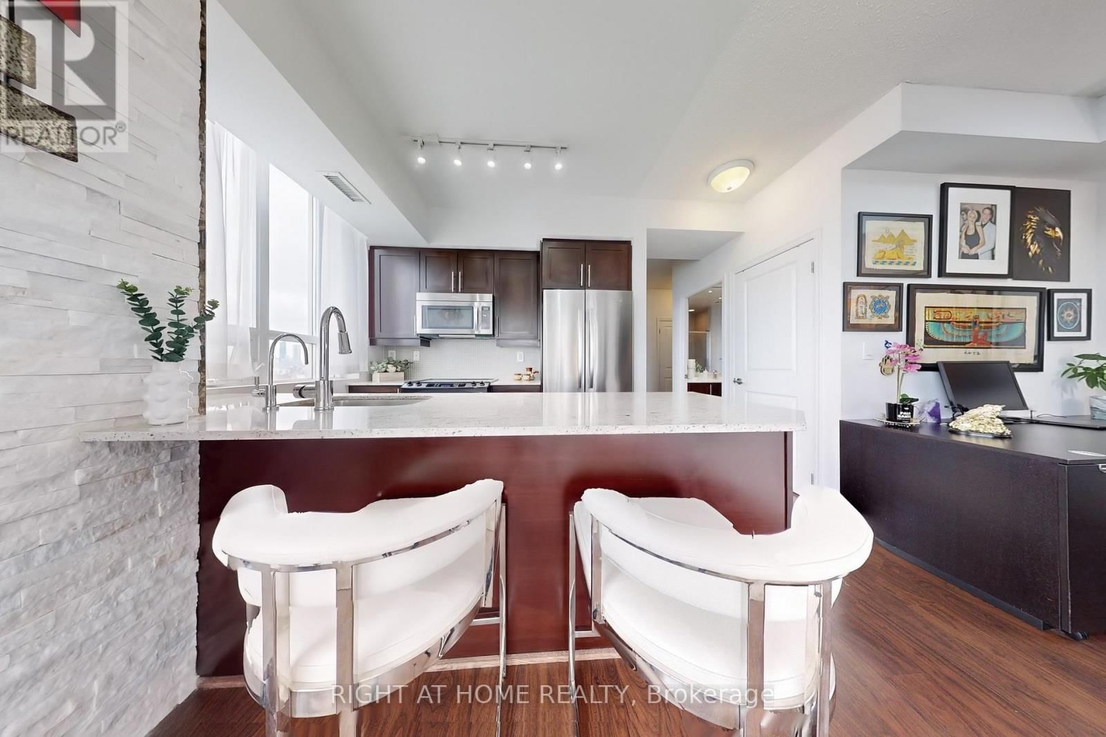 2415 - 125 WESTERN BATTERY ROAD Image 13