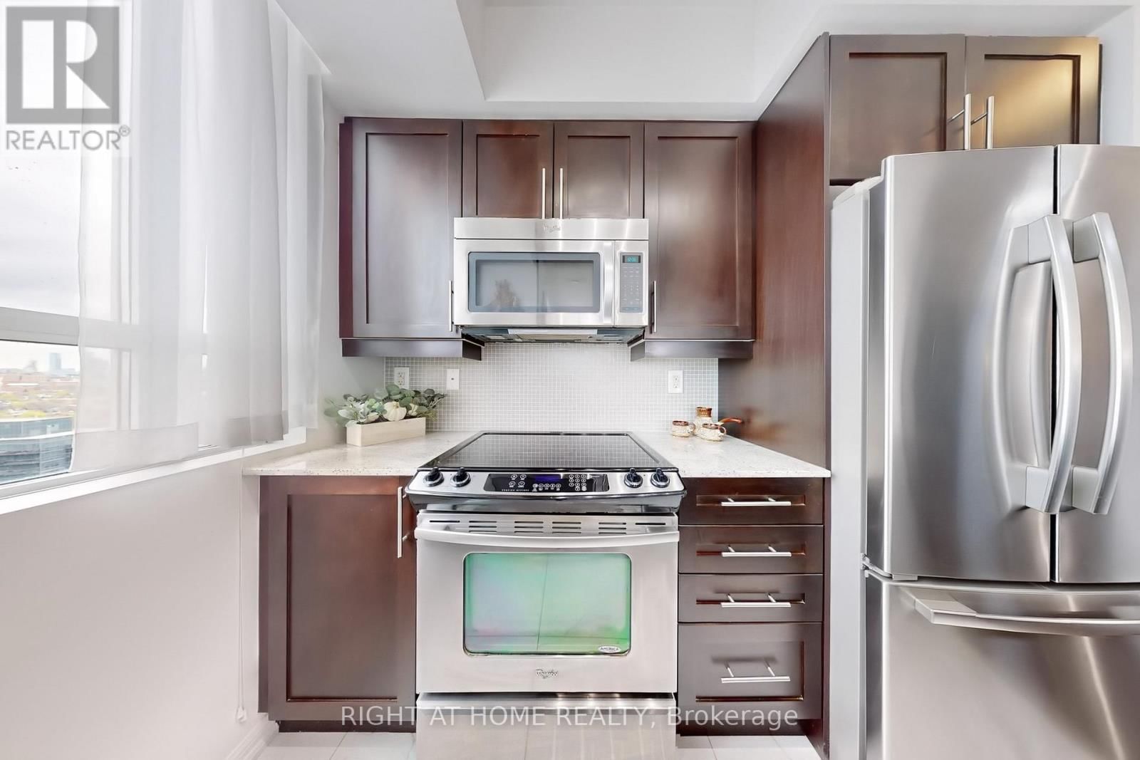 2415 - 125 WESTERN BATTERY ROAD Image 17