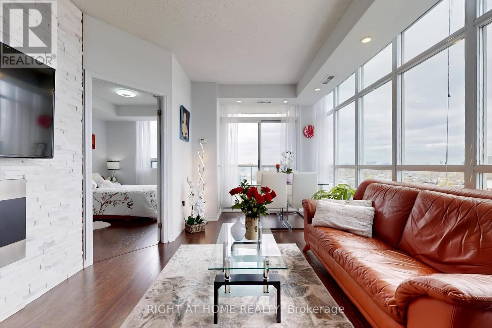 2415 - 125 WESTERN BATTERY ROAD Image 4