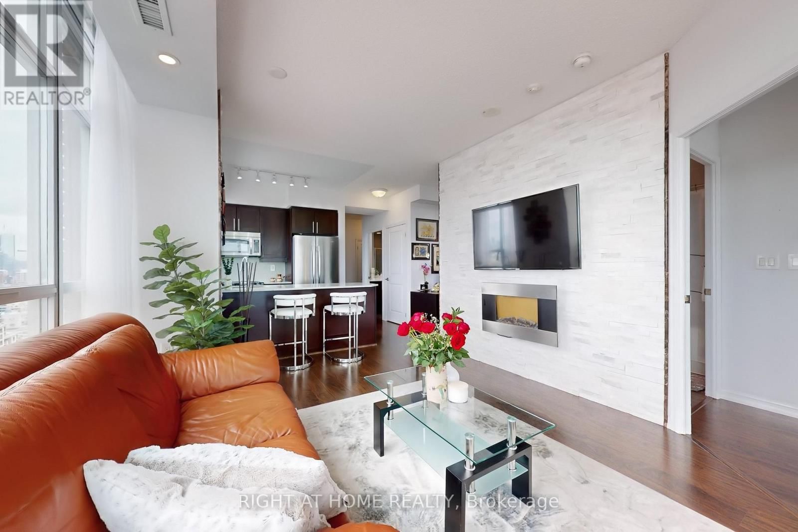 2415 - 125 WESTERN BATTERY ROAD Image 8