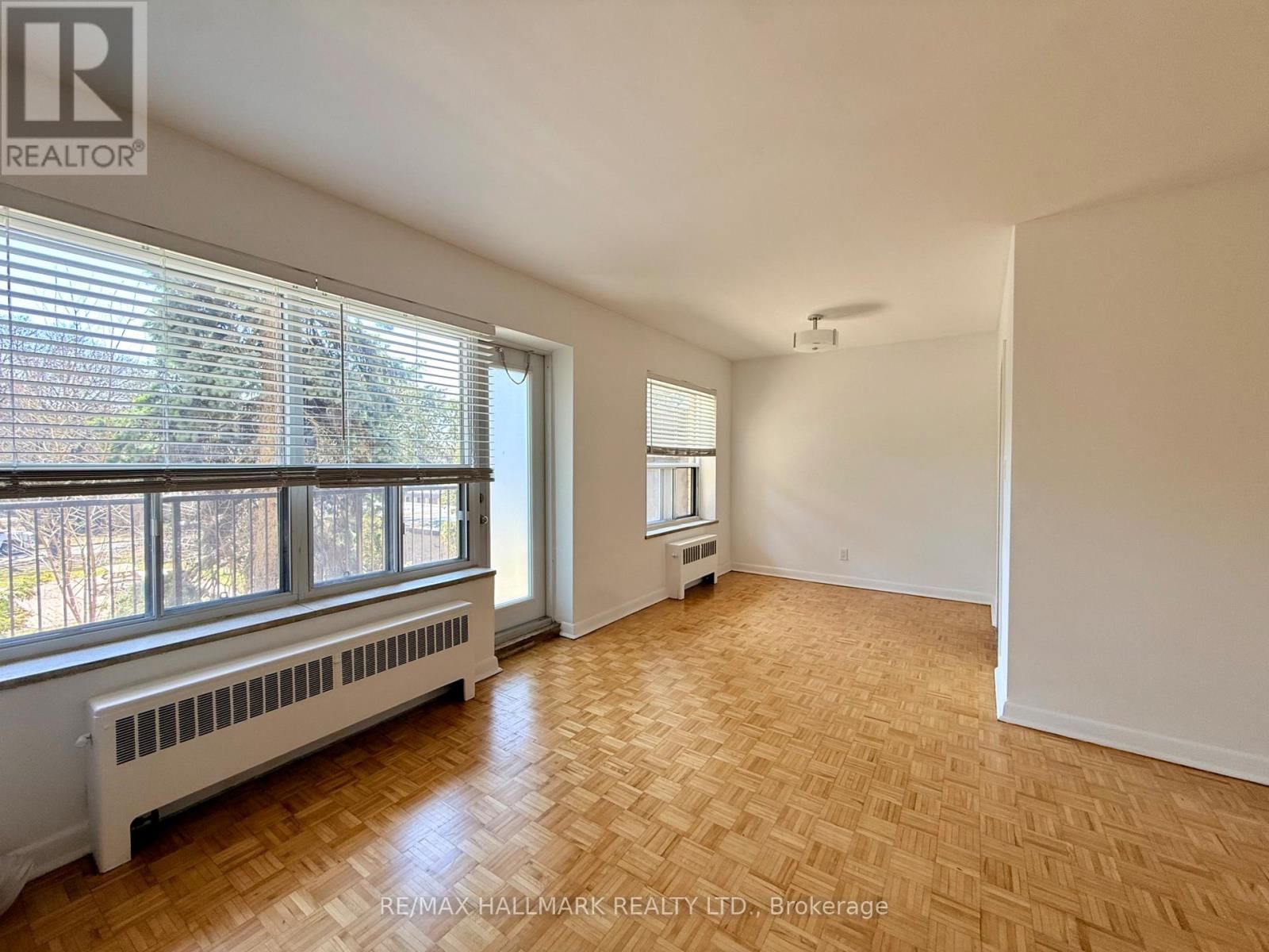 211 - 30 UPPER CANADA DRIVE Image 3