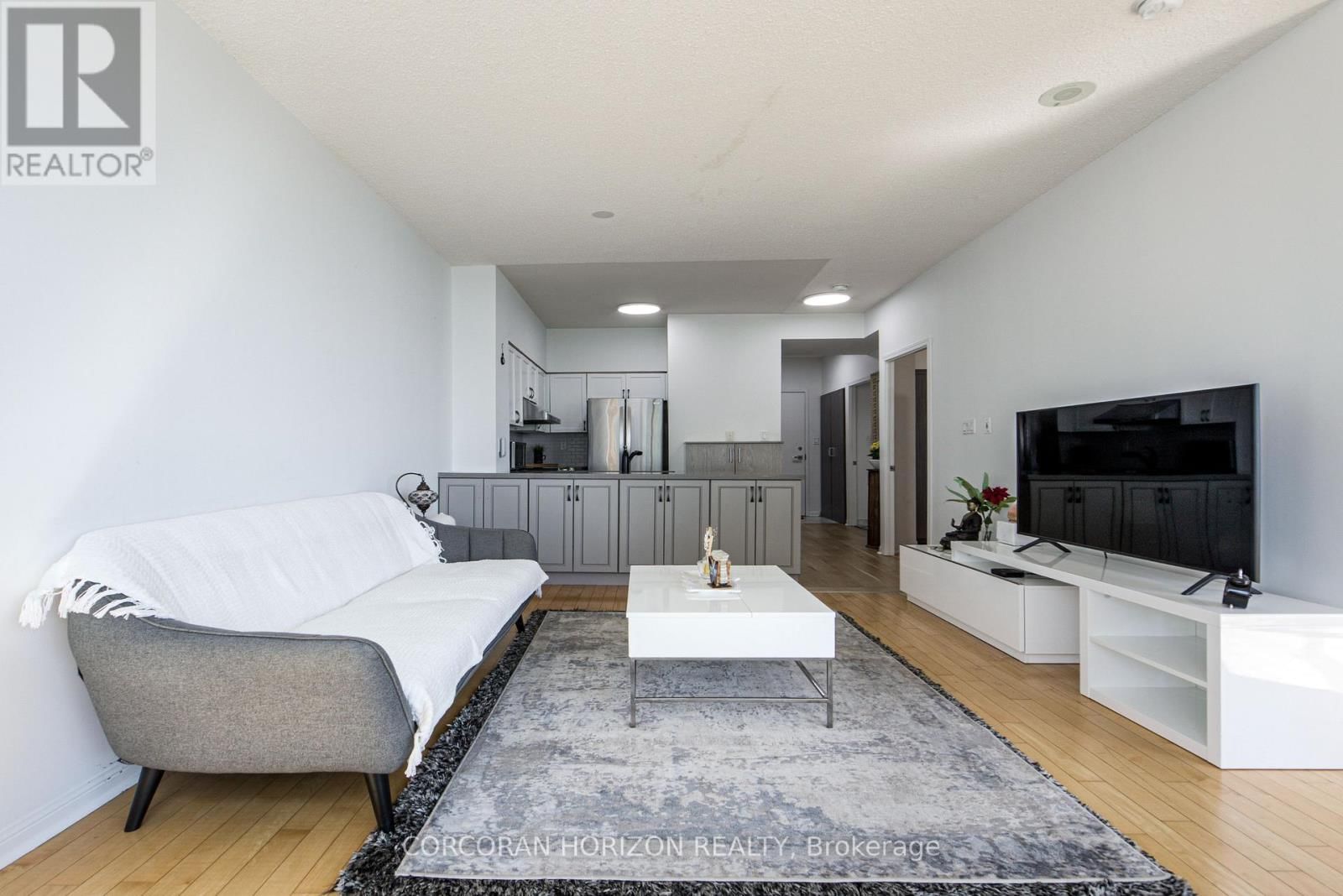 2009 - 228 QUEENS QUAY WEST Image 11