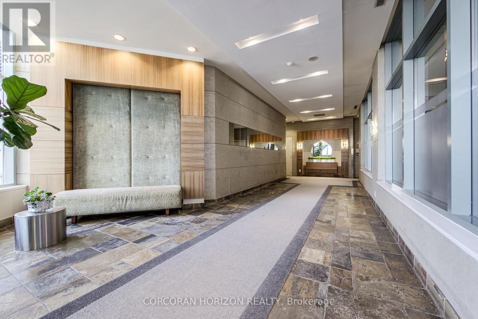 2009 - 228 QUEENS QUAY WEST Image 21