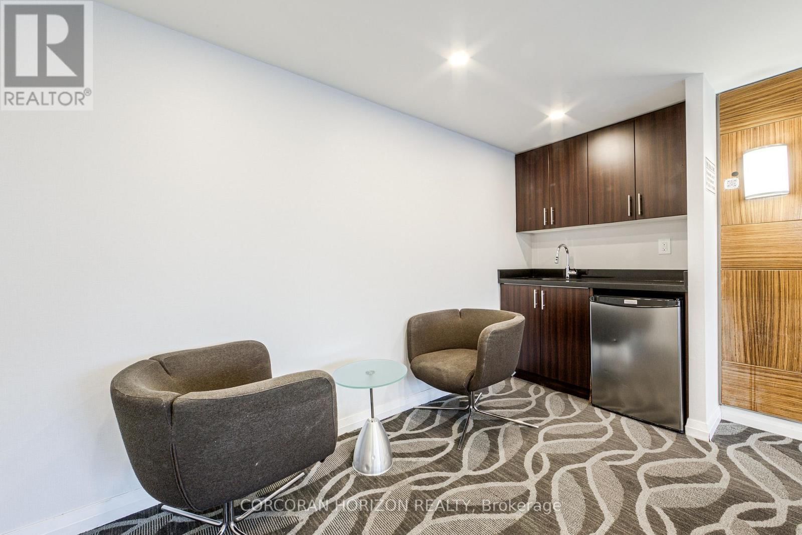 2009 - 228 QUEENS QUAY WEST Image 30