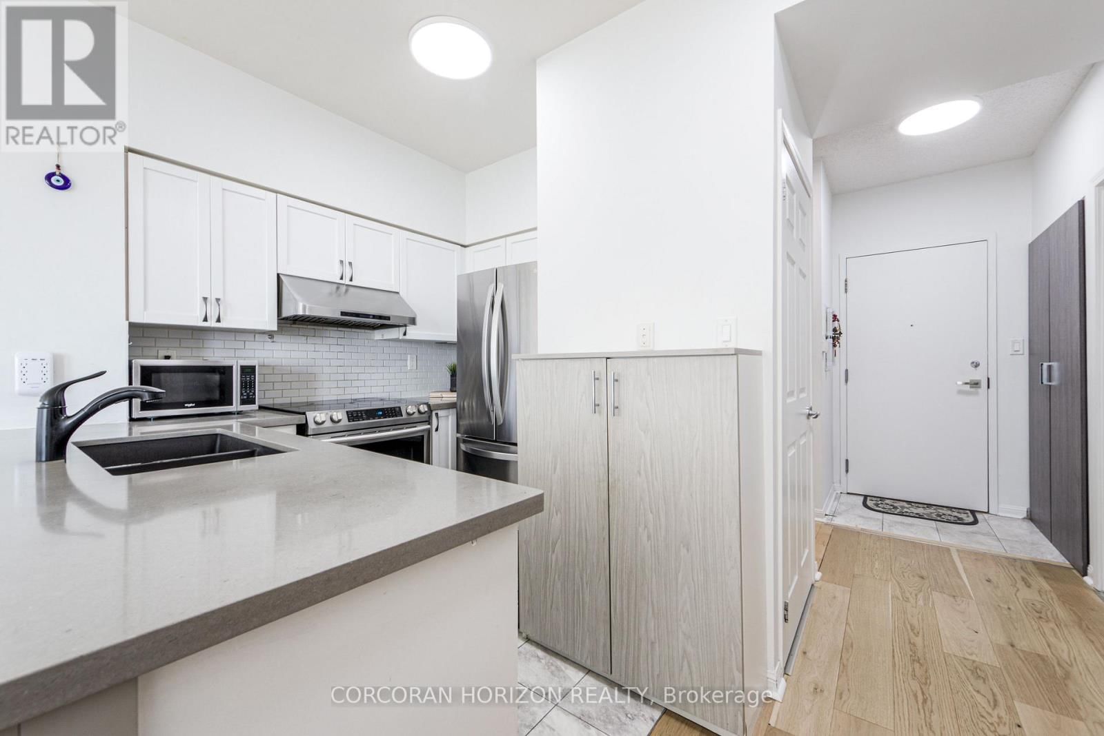 2009 - 228 QUEENS QUAY WEST Image 4