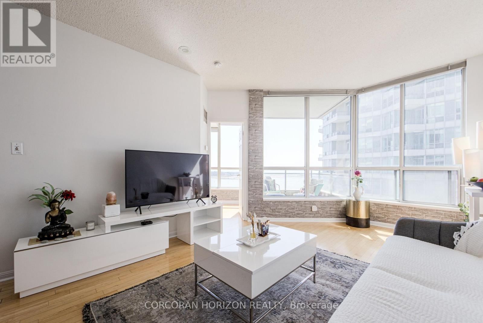 2009 - 228 QUEENS QUAY WEST Image 7