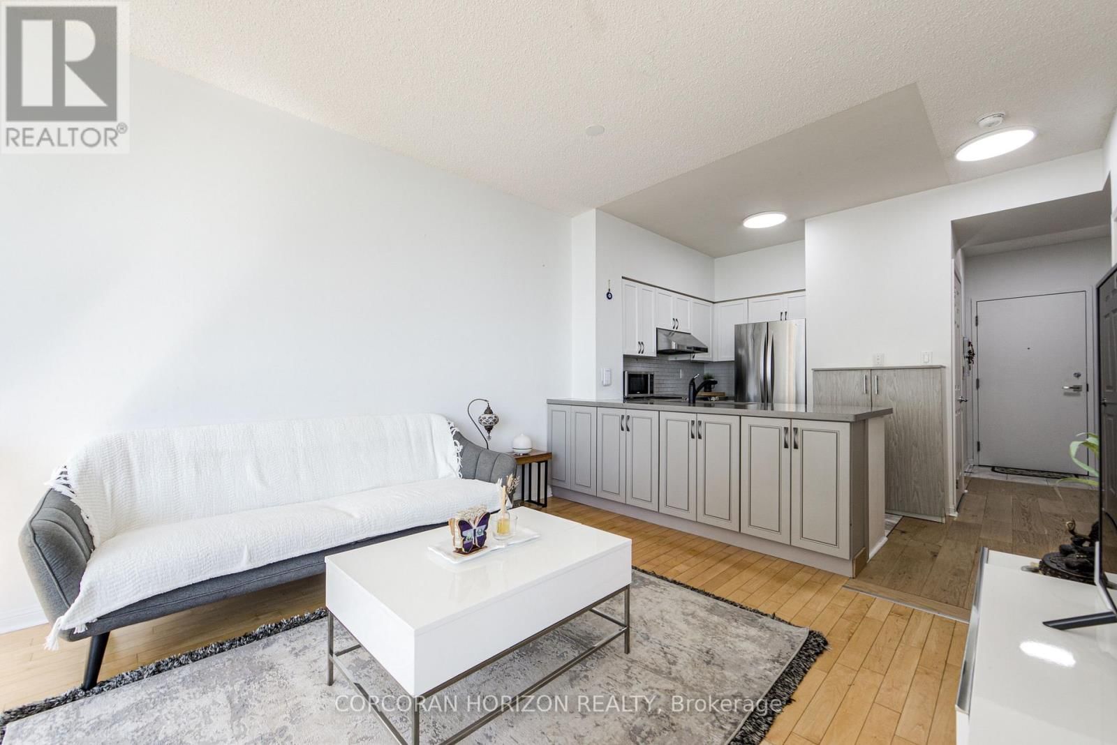 2009 - 228 QUEENS QUAY WEST Image 8