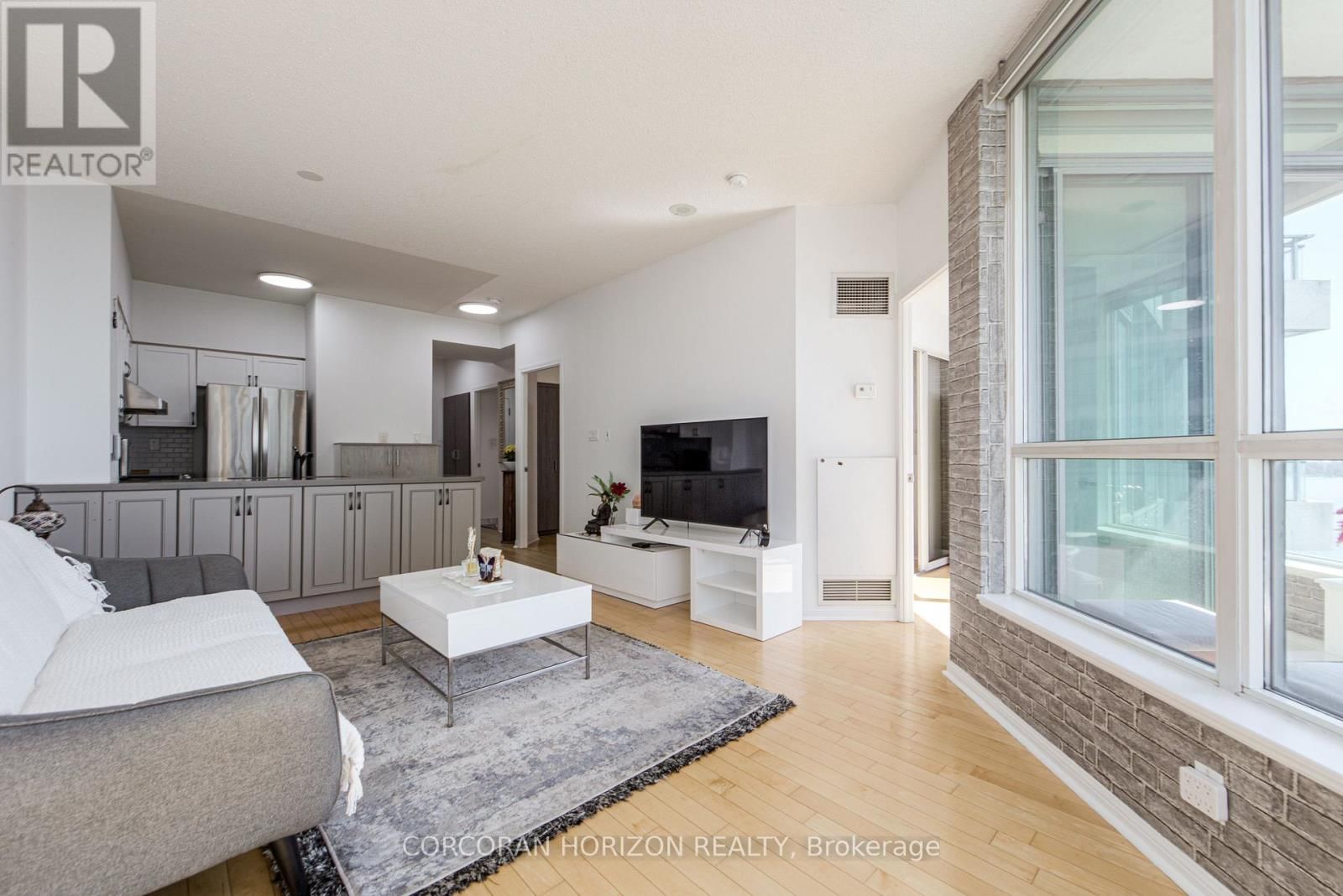 2009 - 228 QUEENS QUAY WEST Image 9