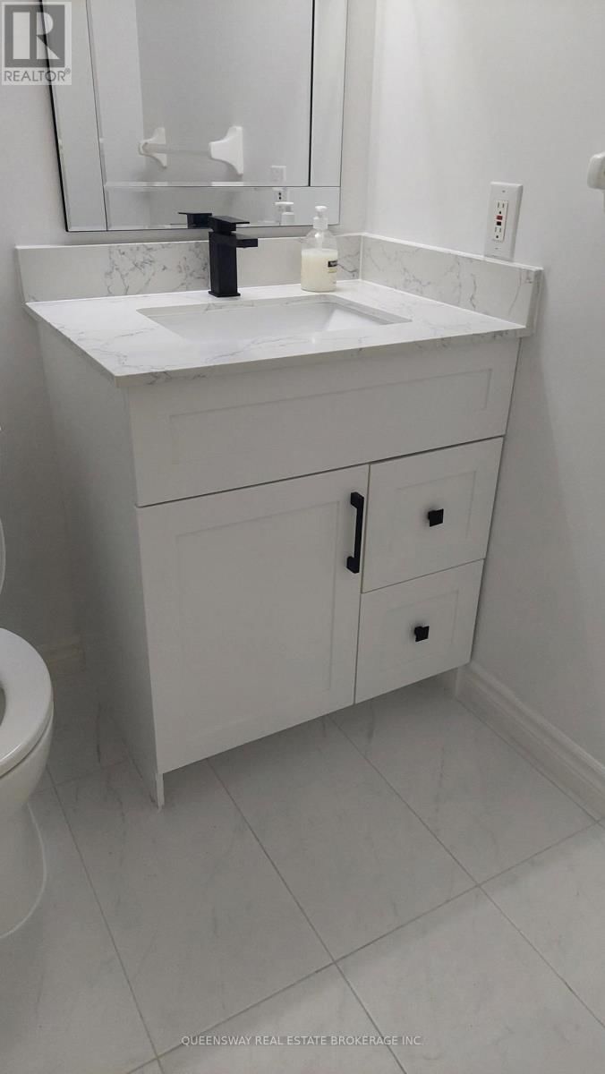 200 - 28 PEMBERTON AVENUE Image 14