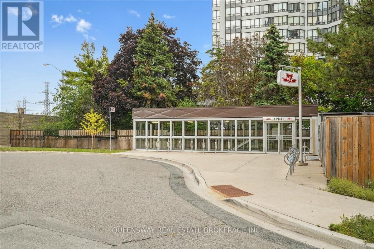 200 - 28 PEMBERTON AVENUE Image 21