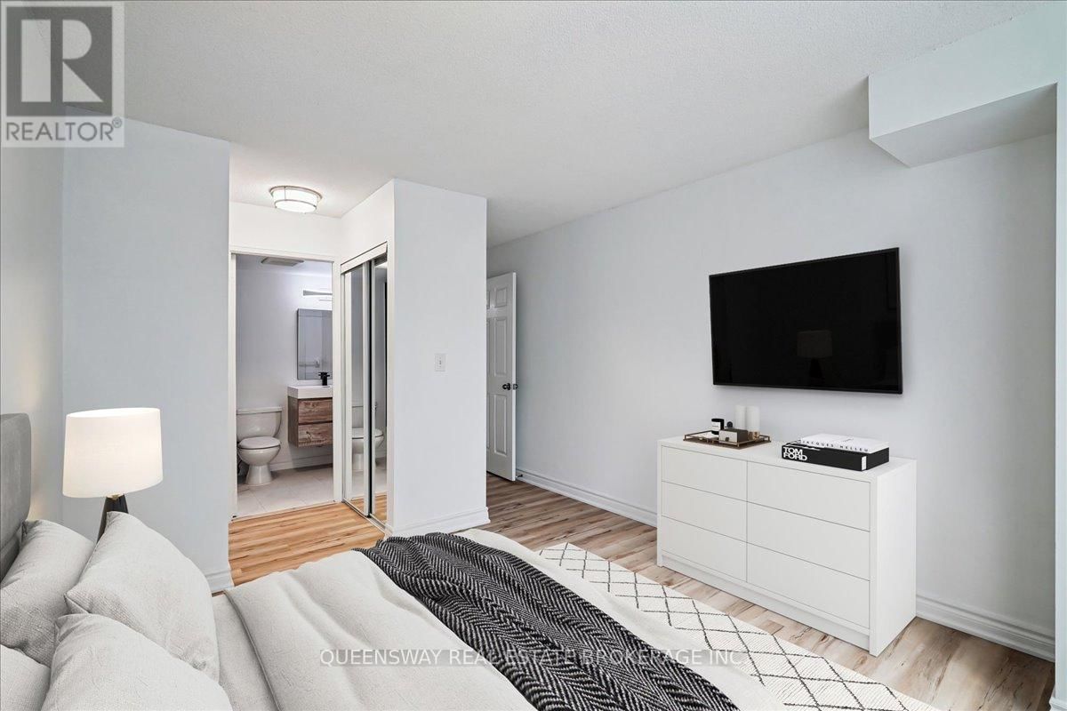 200 - 28 PEMBERTON AVENUE Image 7