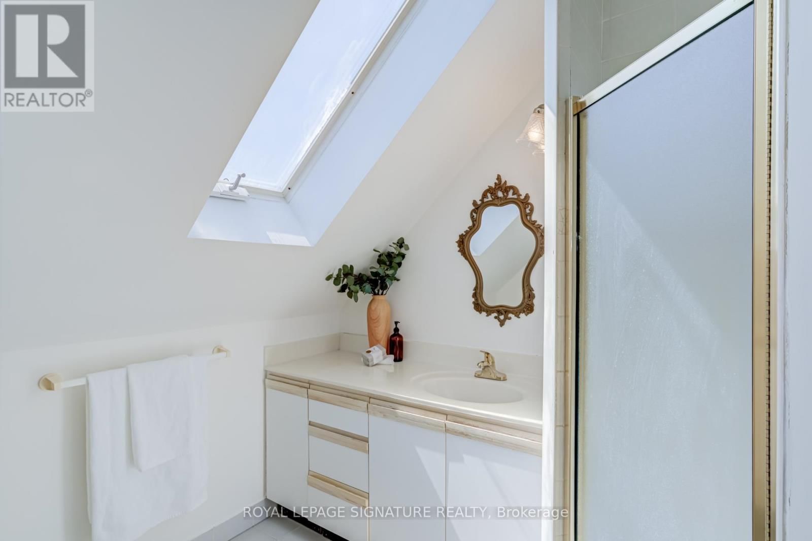 138 MELROSE AVENUE Image 25