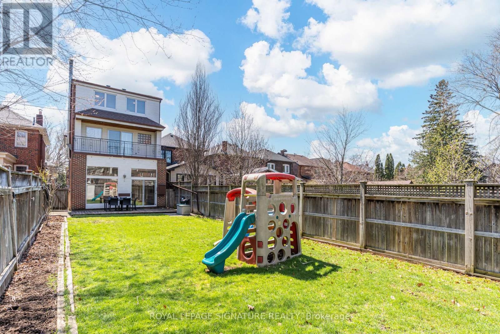 138 MELROSE AVENUE Image 28