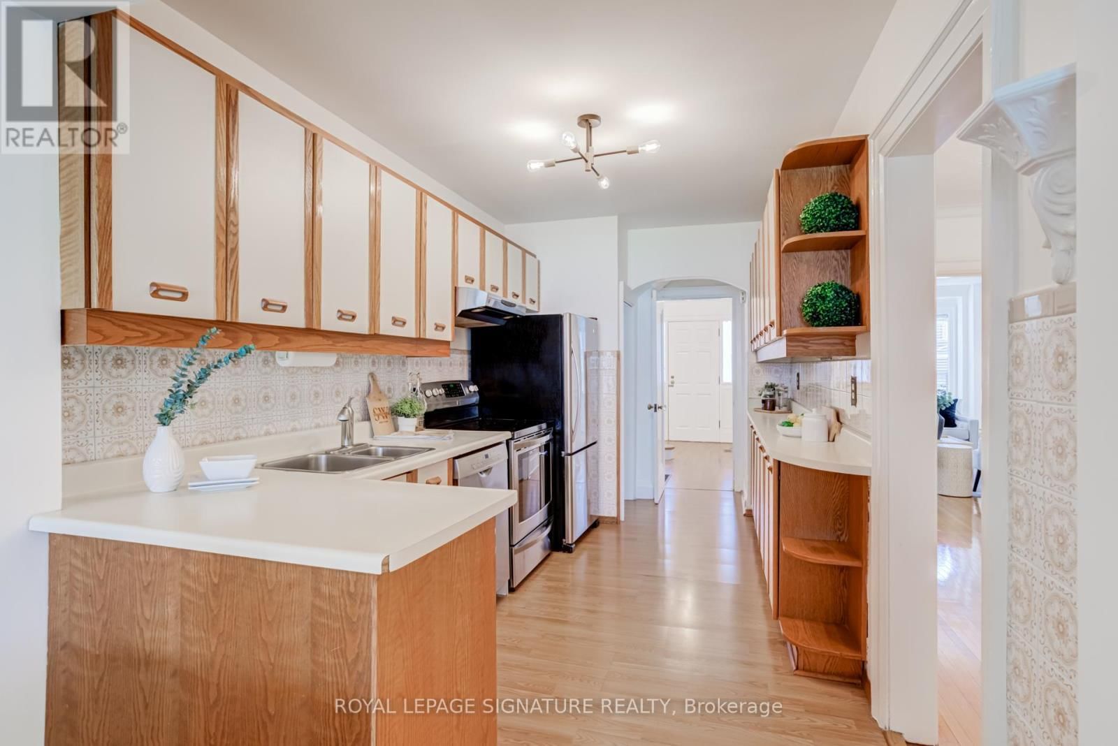 138 MELROSE AVENUE Image 7