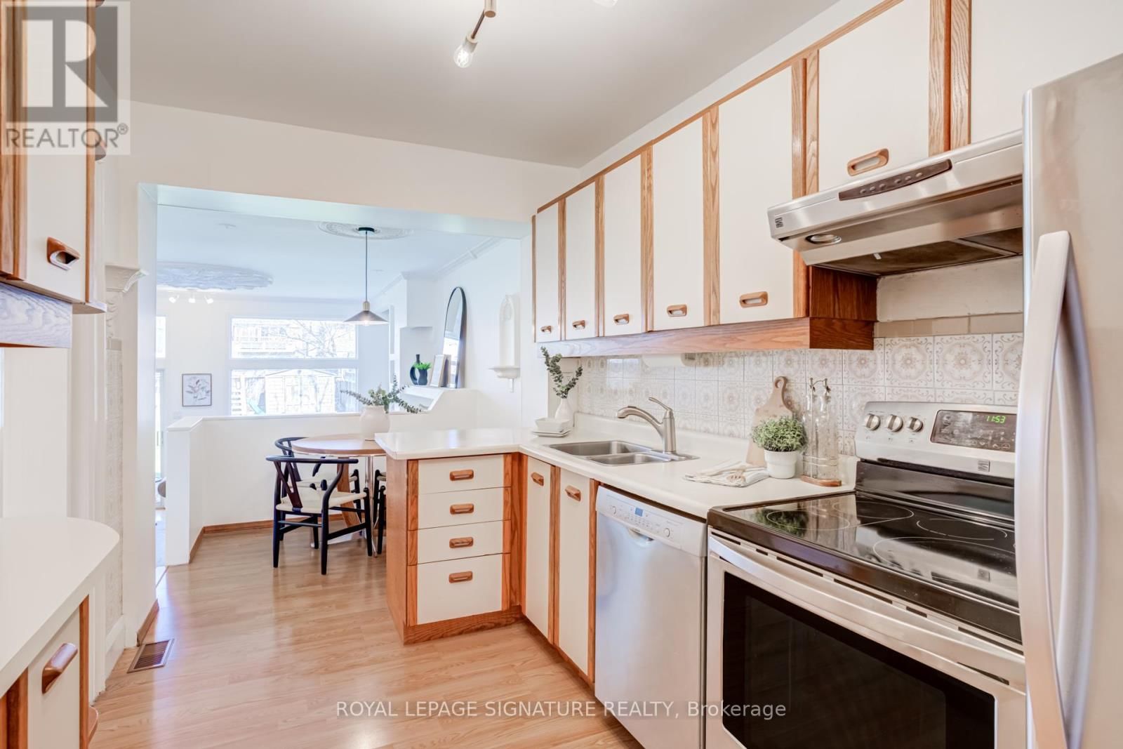 138 MELROSE AVENUE Image 9