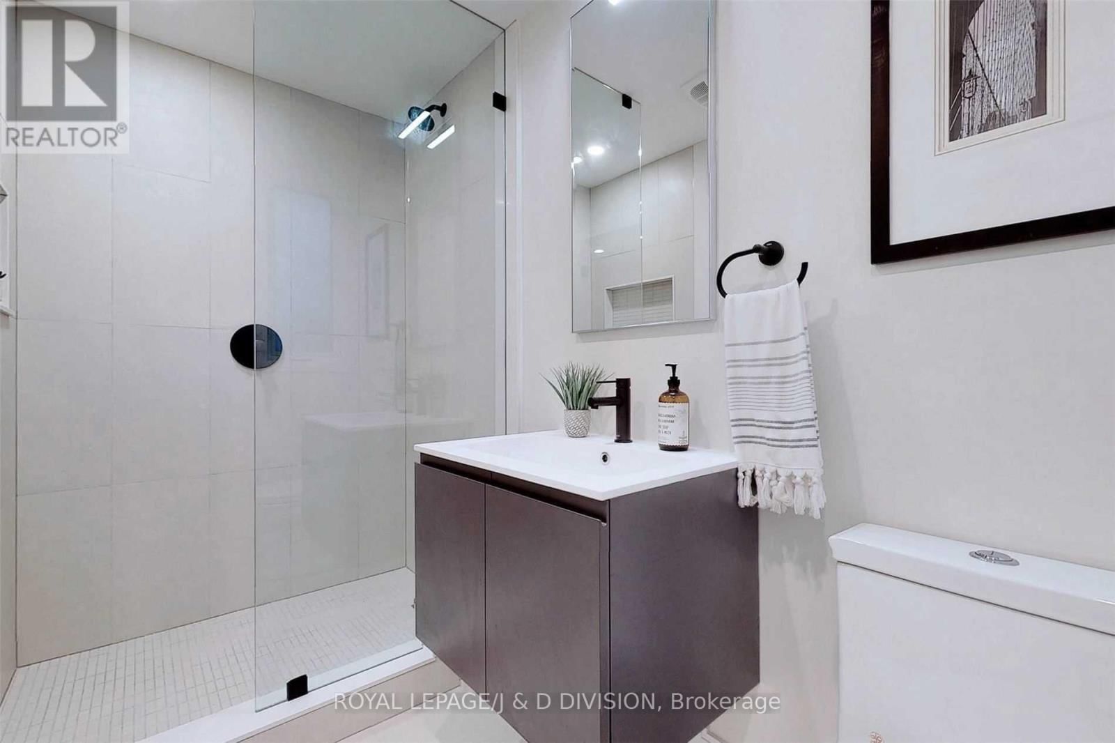 Lower - 26 HENDERSON AVENUE Image 7