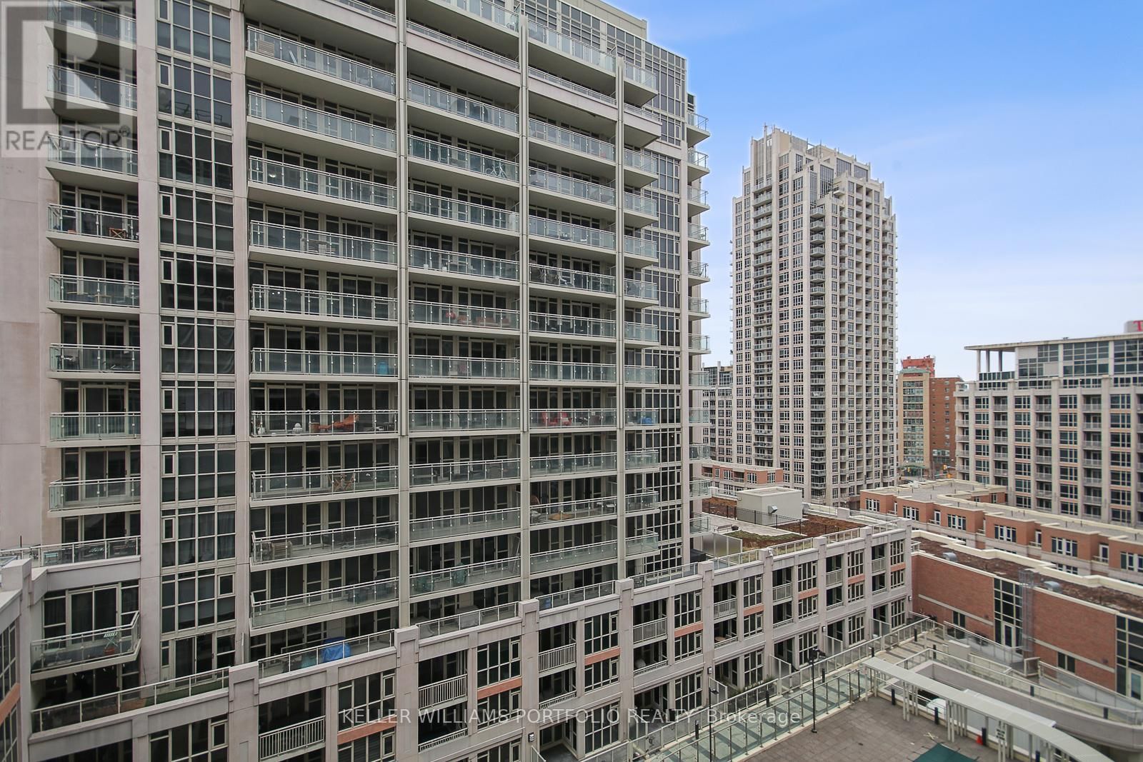 1120 - 35 BASTION STREET Image 24