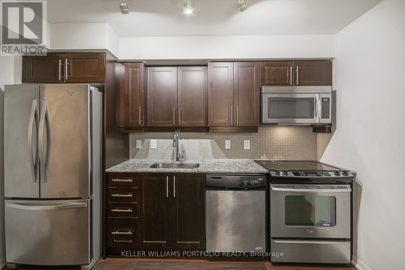 1120 - 35 BASTION STREET Image 7