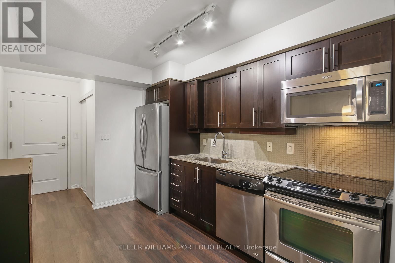 1120 - 35 BASTION STREET Image 8